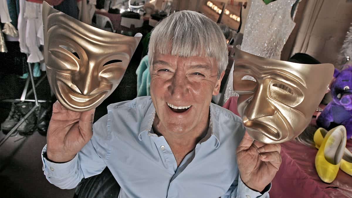ron_with_masks_star